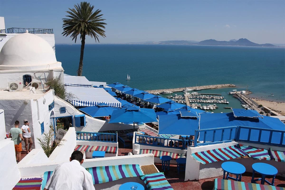 Faites le tour de la terre aux multiples couleurs, la Tunisie
